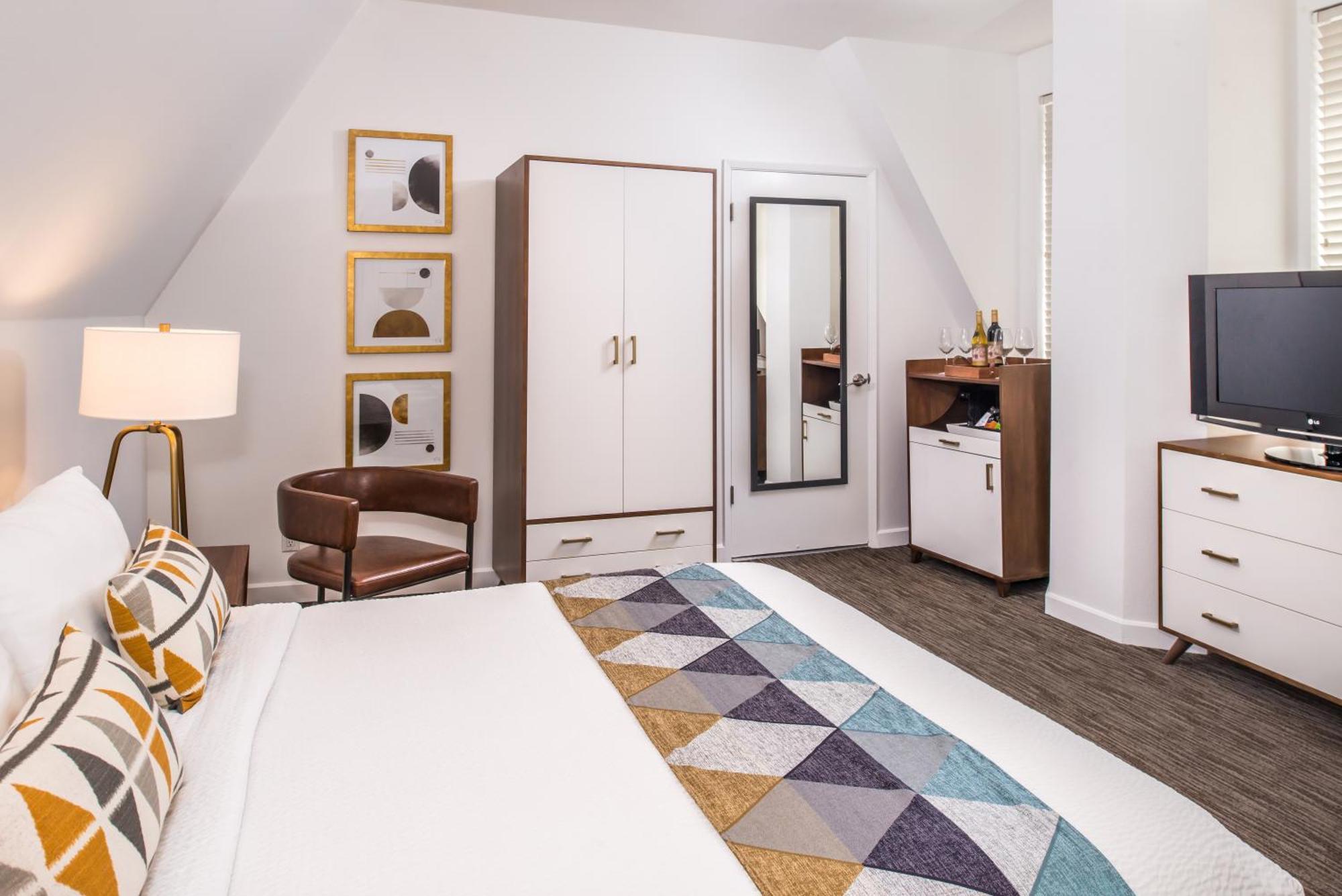 Village Tower Queen,1442764846:JPEG